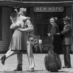 20 photos historiques de couples pendant la guerre