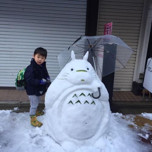 Les bonhommes de neige des Tokyoïtes après 4 ans sans neige