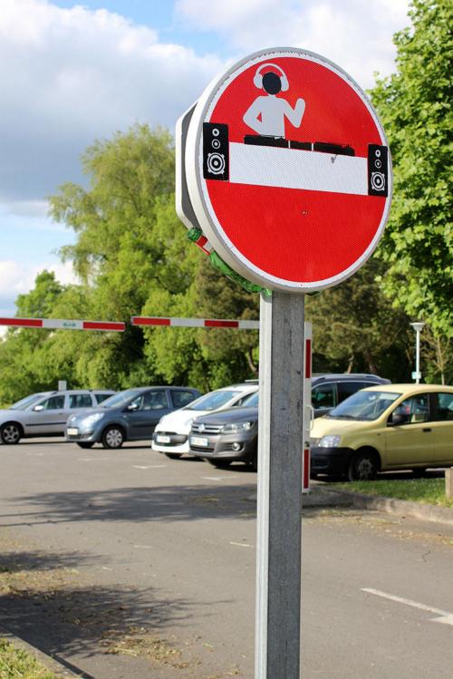 Jinks Kunst l'artiste Français qui détourne la signalisation