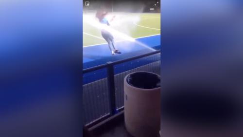 Double fail pour une fille qui saute une barrière