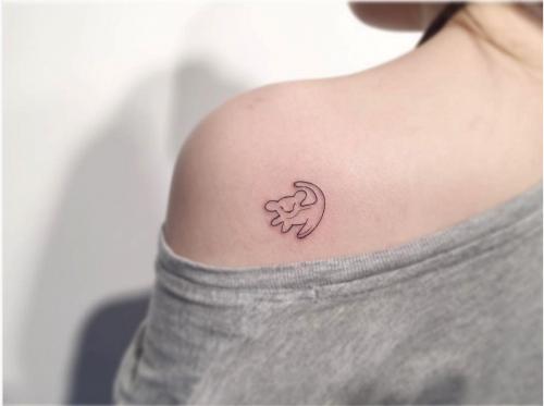 Les tatouages minimalistes d'un artiste Coréen