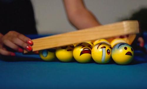 Le Poolmoji : quand les emojis sortent de nos smartphones pour s'inviter au billard